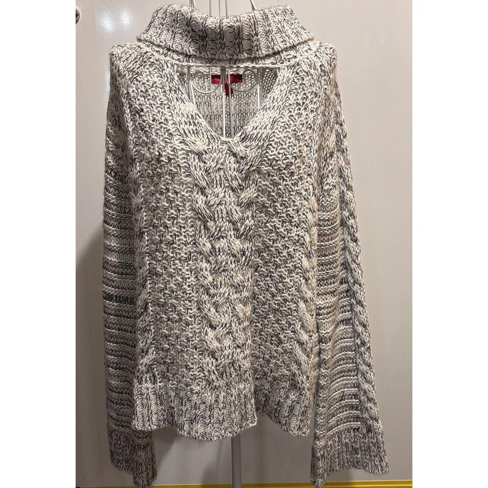 Jennifer Lopez Ladies‎ Large White Gray Sparkly Thread V Cutout Front Cut 40x22